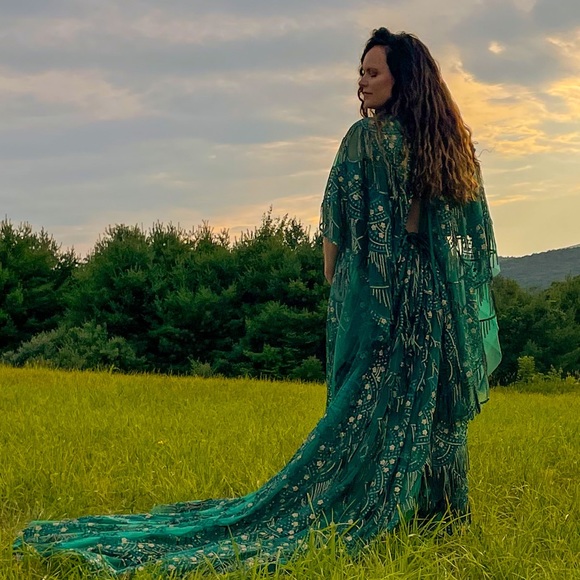 Emerald Tulle and Sequin Boho-Style Gown - Perfect for Maternity Photo Shoot - Picture 3 of 9